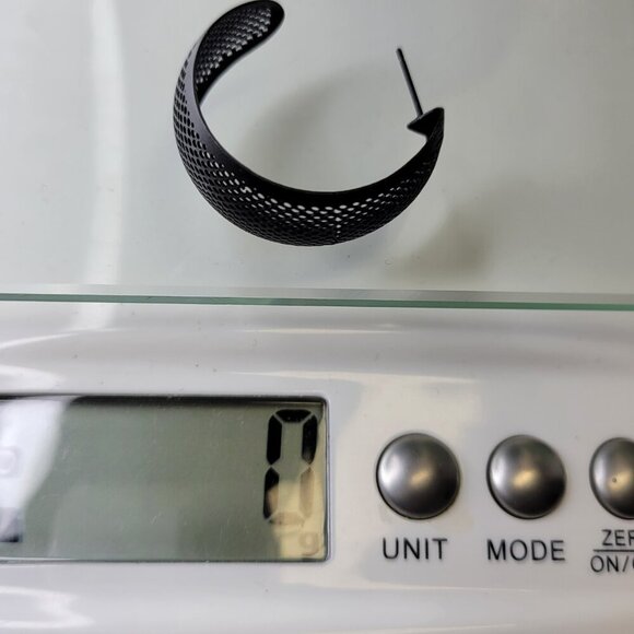 Lightweight Black Earrings - Picture 9 of 9